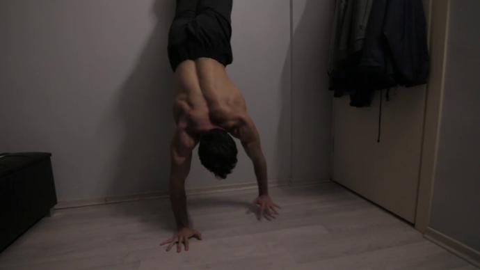 Ekipmansız biceps egzersizleri nasıl yapılır?