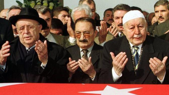 Bizdeki siyasetçiler neden ölmeyince koltuğu bırakmaz?