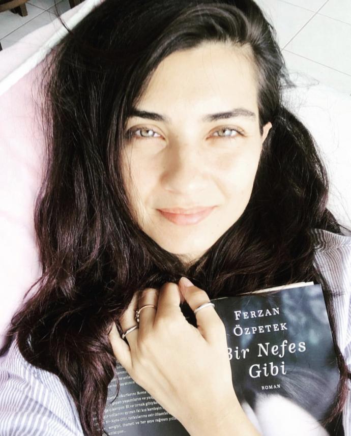 38 yaşındaki Tuba Büyüküstün hala güzel mi sizce?
