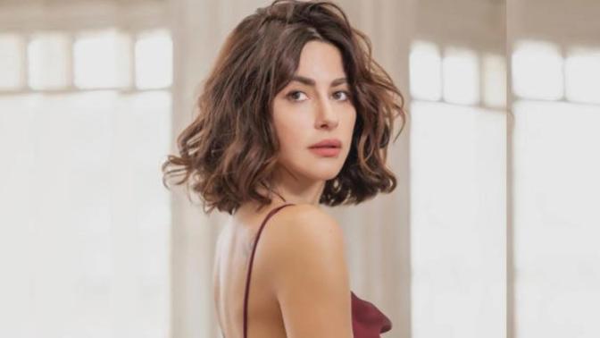 Sizce Mine Tugay mı Nesrin Cavadzade mi daha güzel?