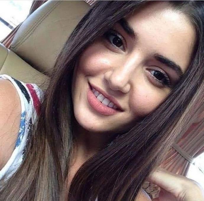 Kim daha güzel, Burcu Özberk veya Hande Erçel?
