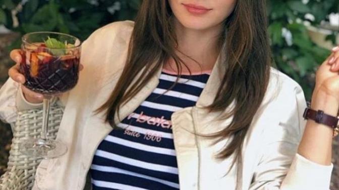 Kim daha güzel, Burcu Özberk veya Hande Erçel?