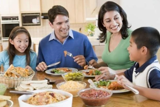 Dünyada herhangi birini seçme şansın olsa kiminle akşam yemeği yemek isterdin?