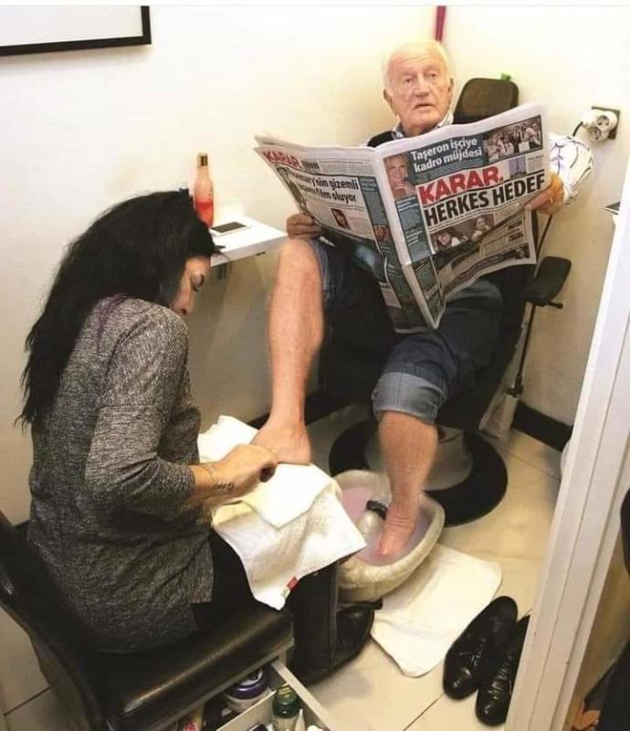 Kocasının Ayaklarını Yıkamayan Kadınlar?
