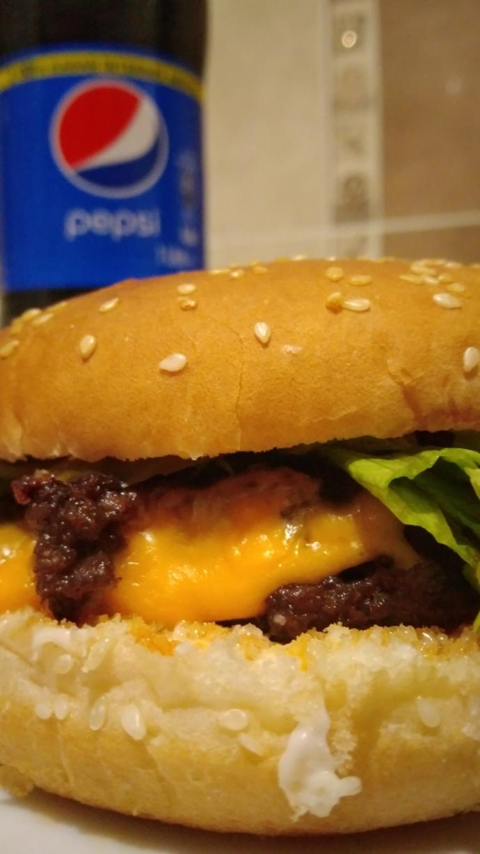 Karamelize soğanlı hamburger yaptım nasıl görünüyor 🤪?