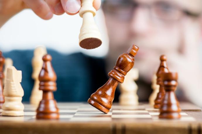 Sık sık karar değiştiren insana karşı nasıl davranmalı bu huyunu nasıl değiştirebiliriz?