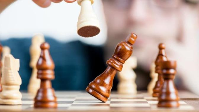 Sık sık karar değiştiren insana karşı nasıl davranmalı bu huyunu nasıl değiştirebiliriz?