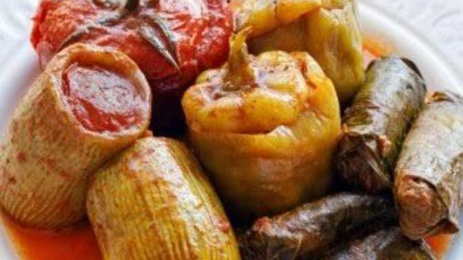 Sarma/dolma dediğin etli mi olmalı etsiz mi?
