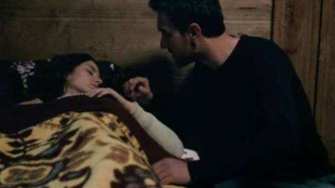 Eşiniz siz gece uyurken sizi uyandırıp "kalk kokuyorsun git yanımdan" dese tepkiniz ne olur?