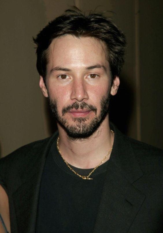 Chris Hemsworth mu Keanu Reeves mi?