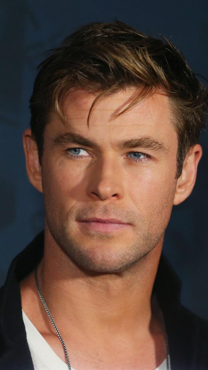 Chris Hemsworth mu Keanu Reeves mi?