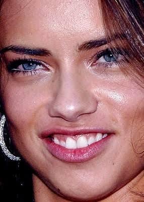 Adriana Lima (Dişleri kötü ama teni iyi yine diğerlerine nazaran)