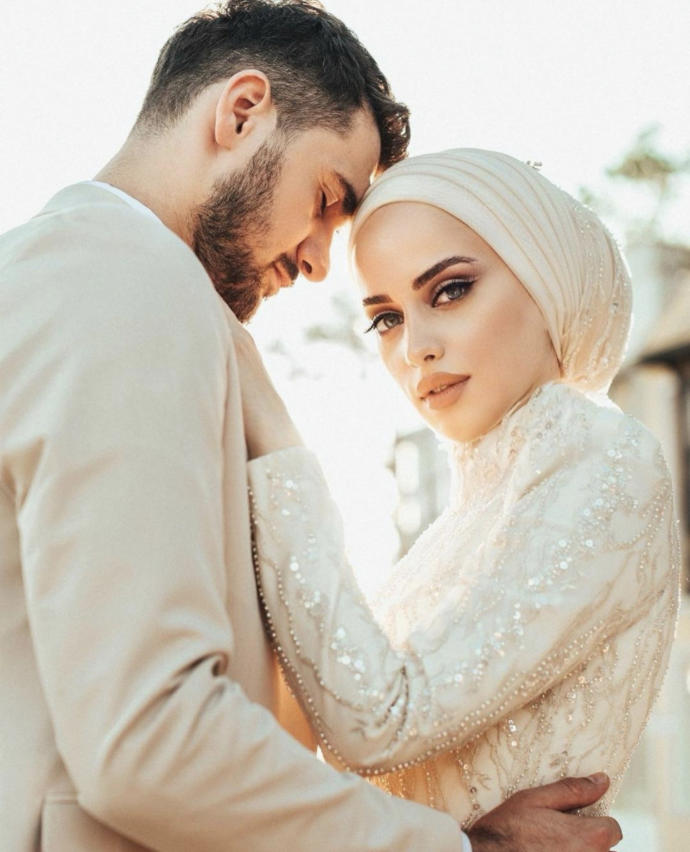Armine reklamindaki bu kız çok güzel değil mi?