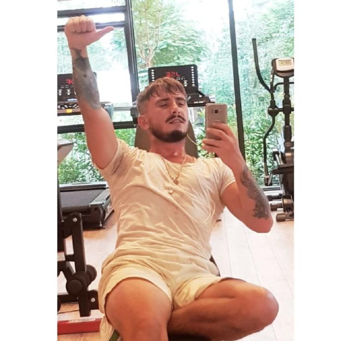 Kas yapan kısa boylu erkekler üçgen peynire mi benziyor?