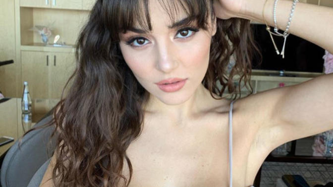 Hande Erçel’in koltuk altı bile çok güzel değil mi?