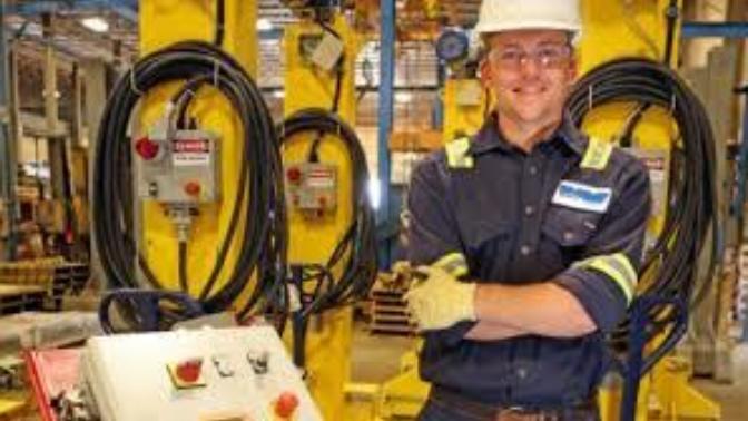 Elektrik zabiti ve gemi adamı olarak çalışanlar var mı?