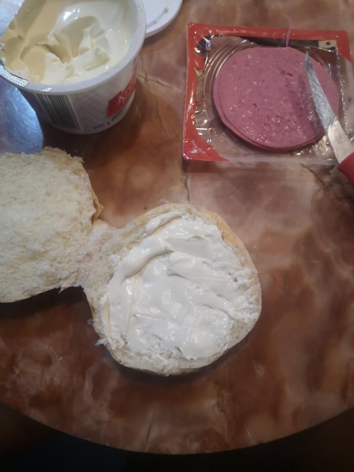 Sevgilime böyle bir hamburger hazırladım diye benden ayrıldı ve wp den engelledi. Ne yapayım?