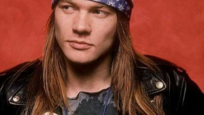 Axl Rose çok yakışıklı değil mi?
