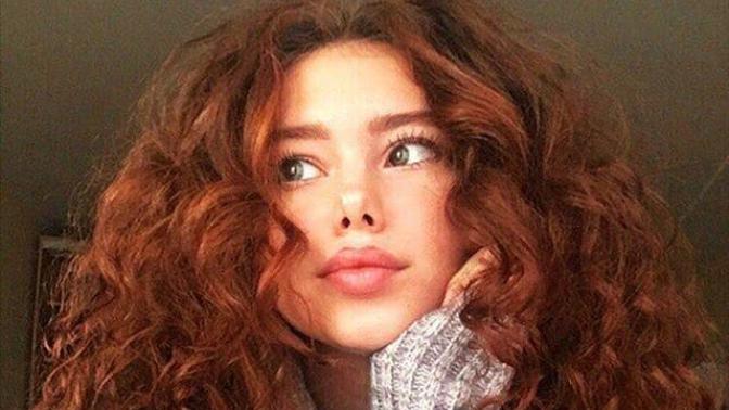 Kıvırcık saçlı kızlar diğer kızlara nazaran neden daha çok seksi bir görünüme sahipler?