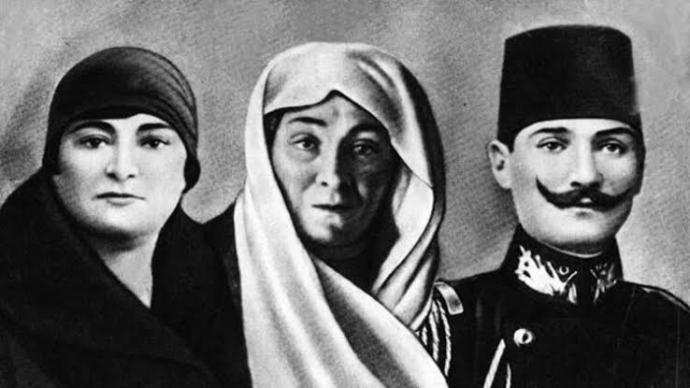 Atatürk'ün annesi ve kardeşi başörtülü 