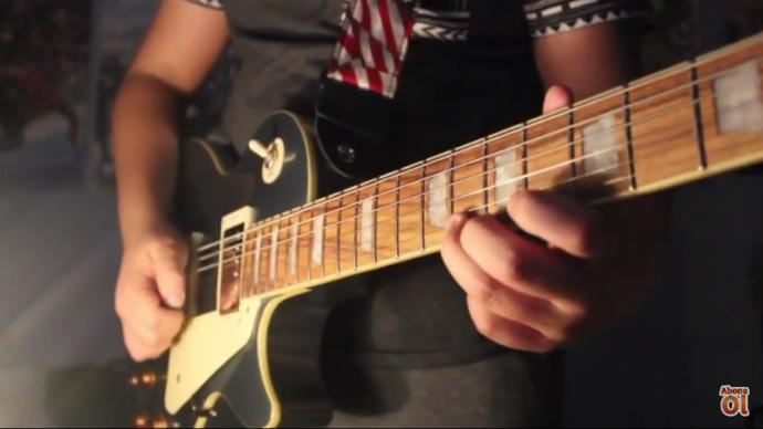 Sizce bu gitar nasıl?