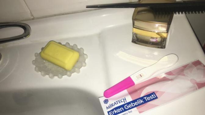 Ablam banyodaydı az önce banyo yaptı çıktı. Sonra ben girdim banyoya ve bunu buldum sizce bu ne demek?