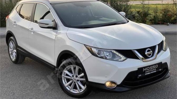 Nissan qashqai 2015 model mi? Yoksa Volvo S60 premium 2015 model mi?