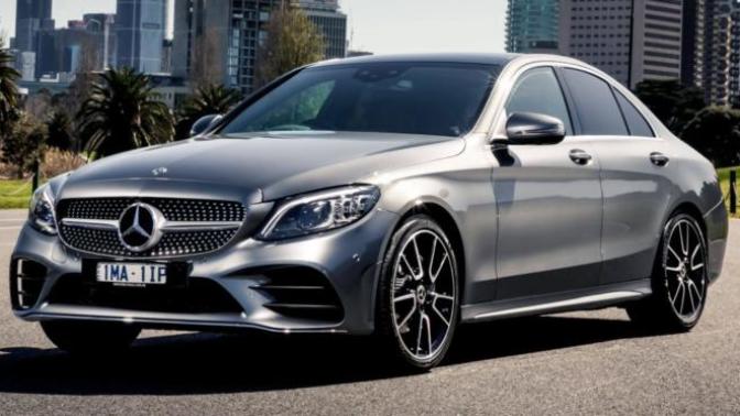 Mercedes C serisi mi Bmw 3 serisi mi?