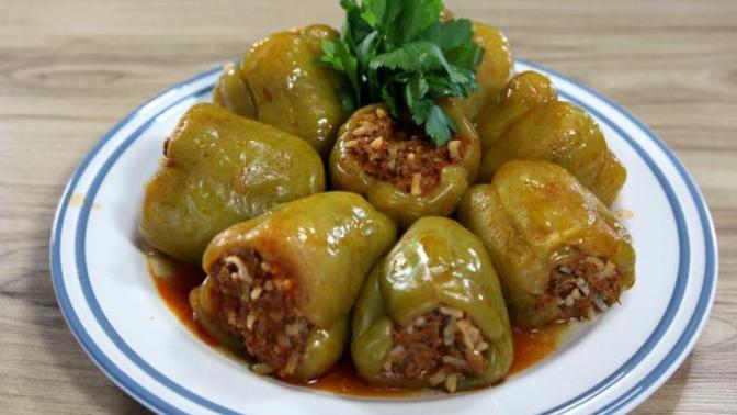 Sizce biber dolması kabuklu mu yenmeli kabuksuz mu?