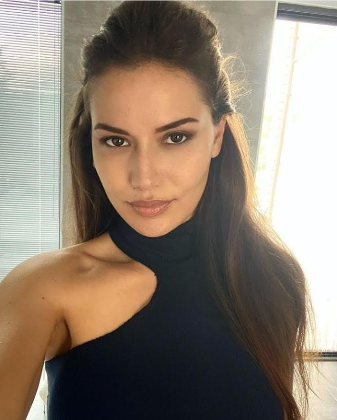 Fahriye Evcenin güzelliği tartışılmaz ama seksi mi sizce?