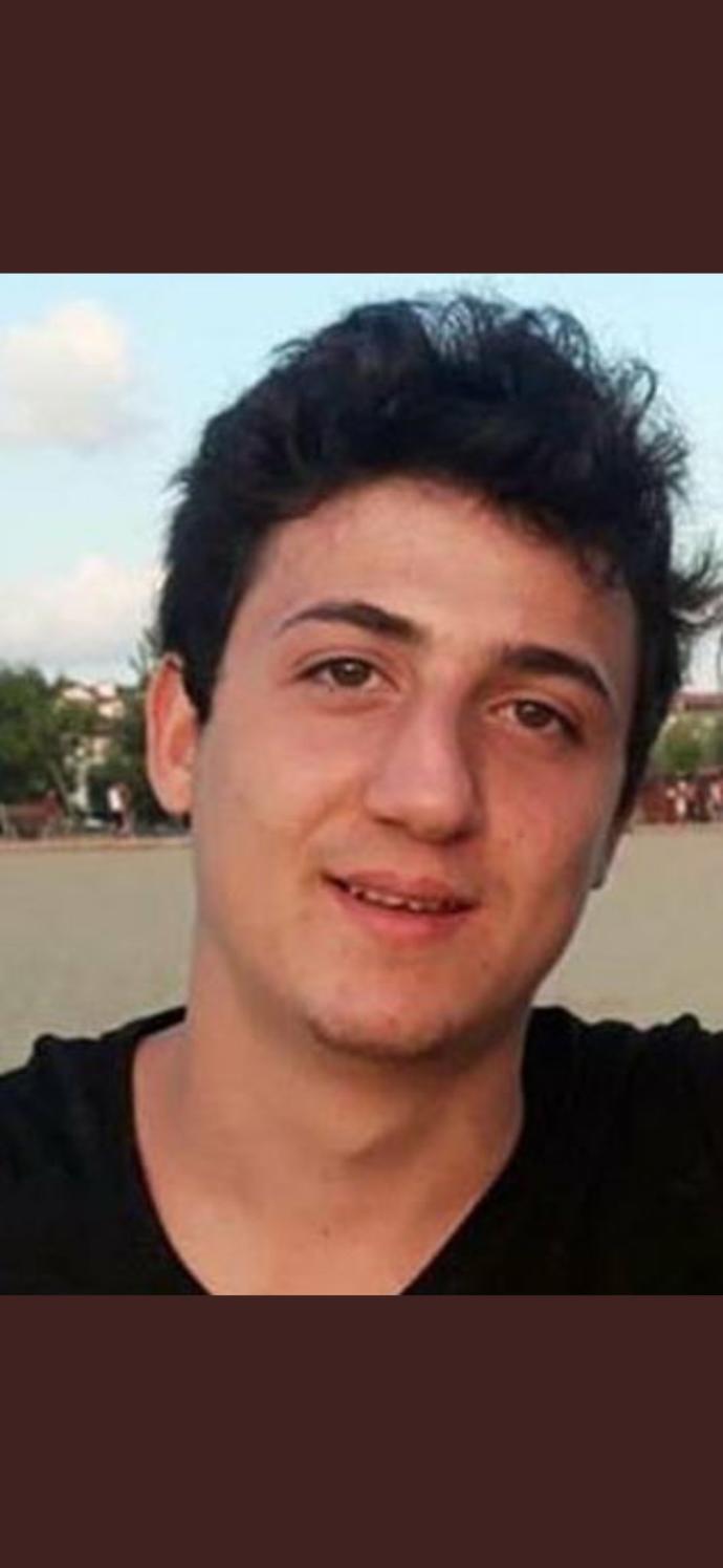 Bu genci bir&ccedil;oğumuz unuttu ama o gelecek kaygısıyla hayatına son veren bir insan bir gen&ccedil;...