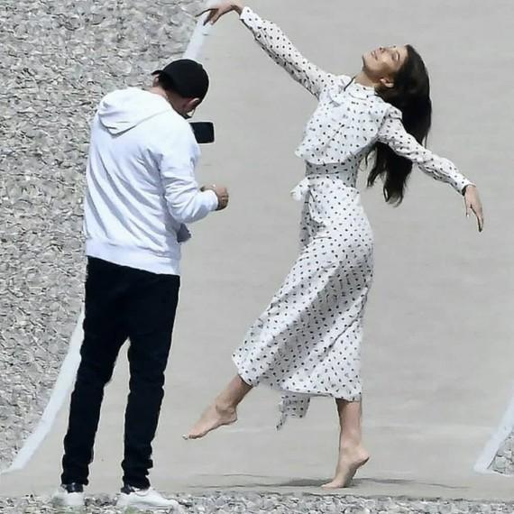 Leonardo Di Caprio sevgilisini instagramdan takip etmiyor? Sizce sevgililer birbirini takip etmeli mi?