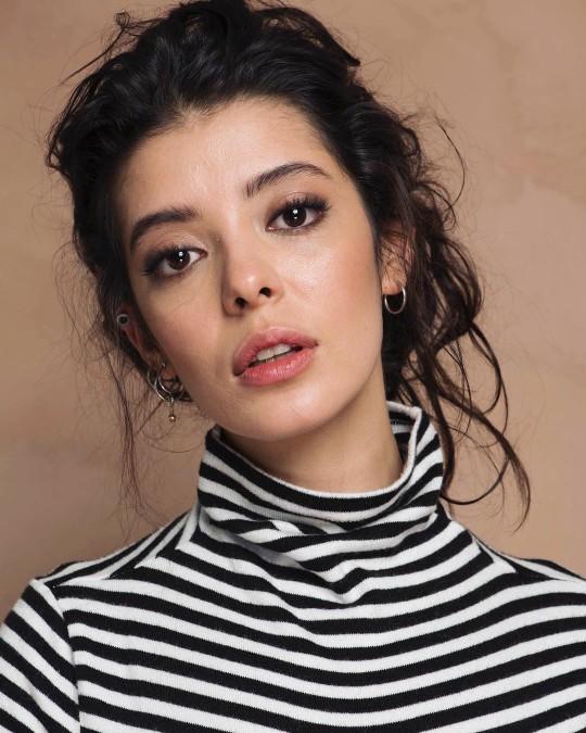 Deniz Baysal mı yoksa Selin Şekerci mi güzel ?