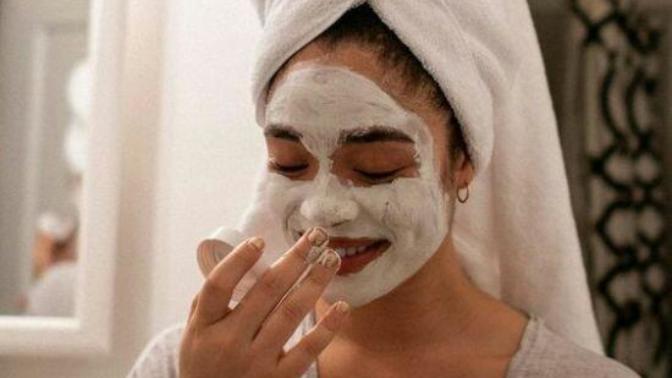 Yüzünüzde maske varken, gülme isteği oluşuyor mu?