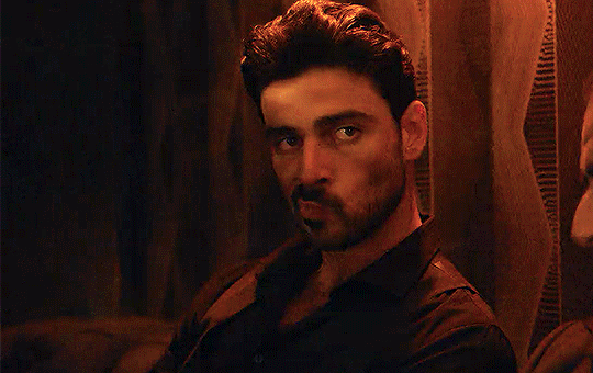 Ben esmer sevmem ama bu adam aman aman 😂