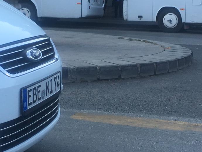Arabaların plakasını okumak gibi bir alışkanlığın var mı?