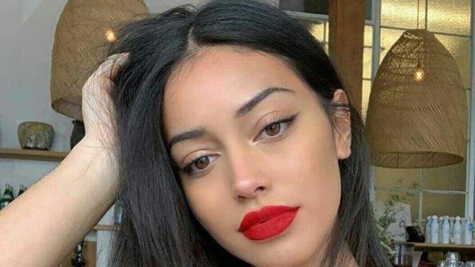 Makyaj her kadını güzel yapar mı?