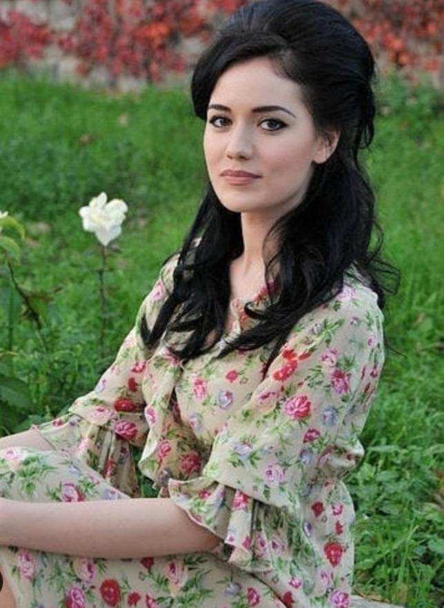 Fahriye Evcen Türkiyenin en güzel kadını olabilir mi?