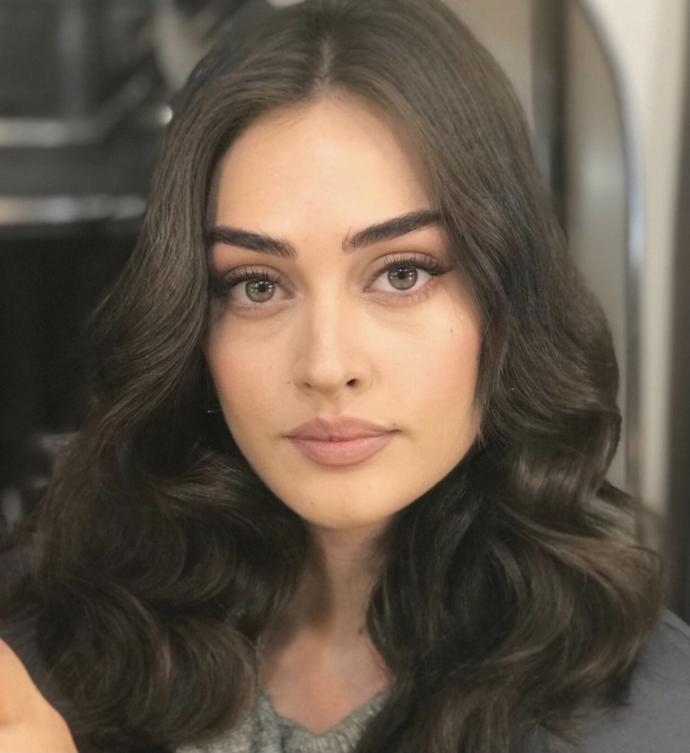 Esra Bilgiç çok güzel dimi?