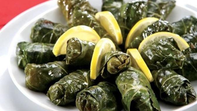 Lezzetler yarışıyor🏆Kara lahana sarması mı? Üzüm yaprağı sarması mı daha çok sevilir?
