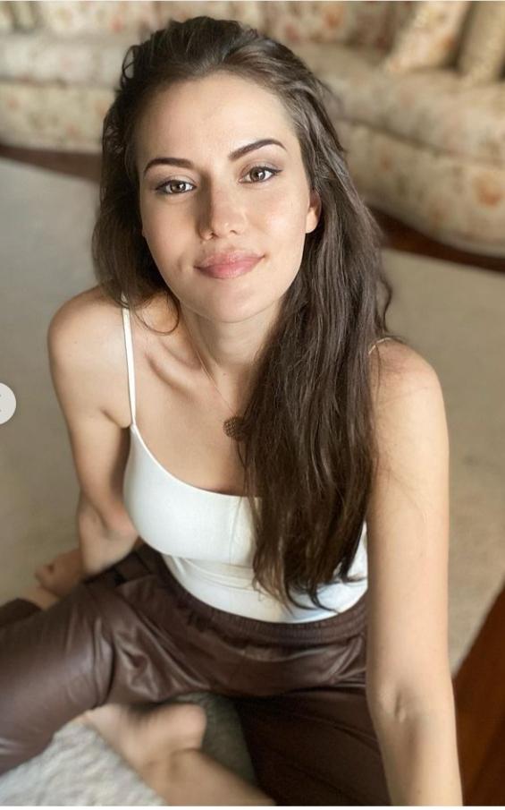 Fahriye Evcen hala çok güzel değil mi 😍 ?