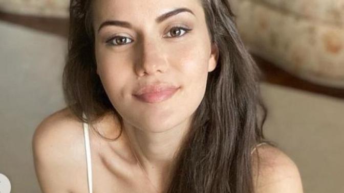 Fahriye Evcen hala çok güzel değil mi 😍 ?