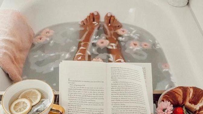 Küveti doldurup kitap okumak tam kış aktivitesi değil mi?