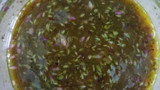 Salata sosu mu hazırlarsın, salatanın üzerine direk baharat mi dökersin?