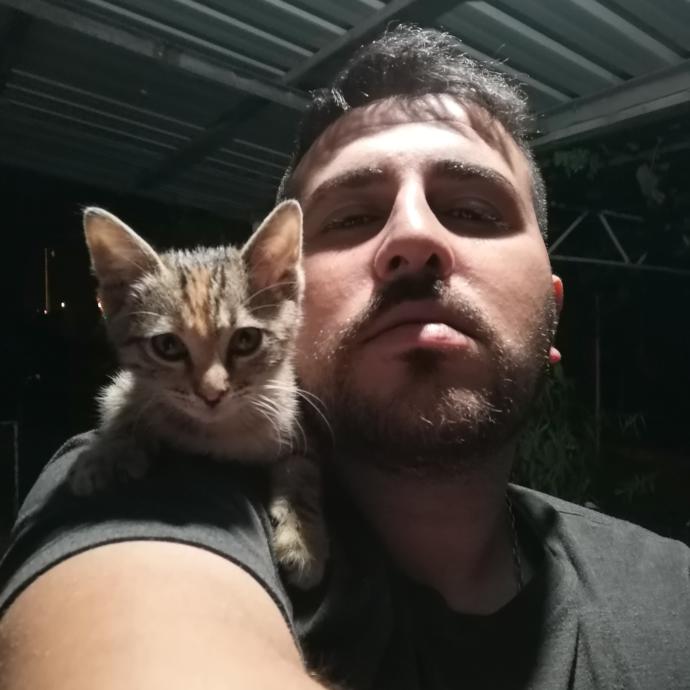 Onu bulduğum günün ilk haftası idi. Geçen aylarda kaybettim çok özlüyorum adı Asena. 
