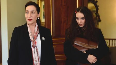 Bu yıl hepimizi ekran başına kilitlediler! Sizce 2020nin en iyi yeni dizisi hangisi?
