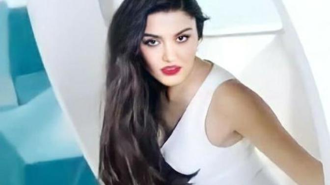 Hande Erçel aşırı çekici değil mii?