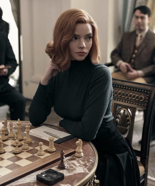 Su dalgası saç modelleri uzun saçlı kadınlara mı daha çok yakışıyor?