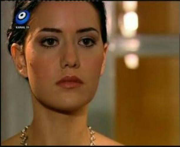 Fahriye Evcen’de hangi estetikler var?