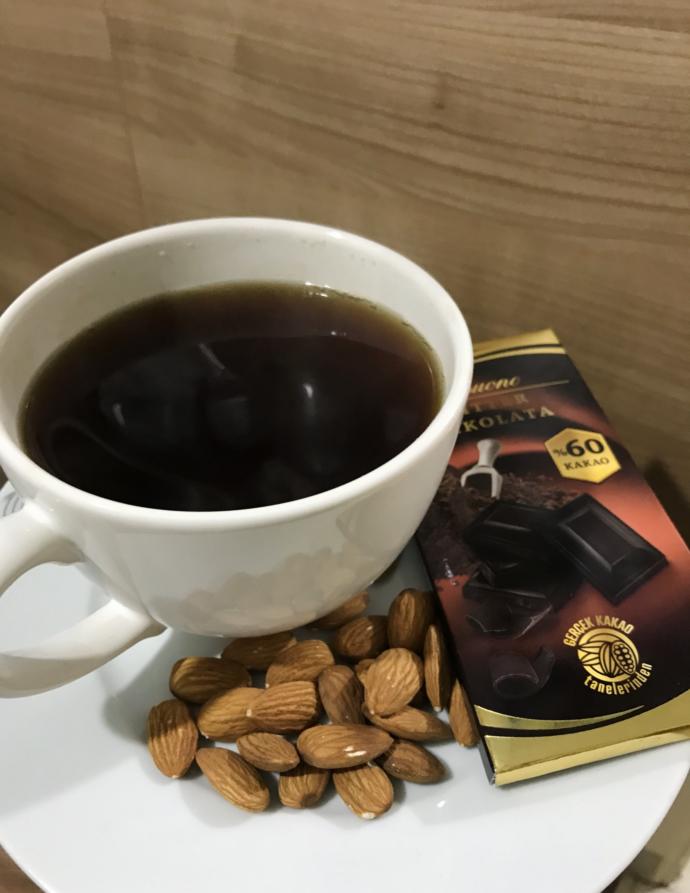 Bugün hangi renk çorap giydiğini söyleyeyim mi?